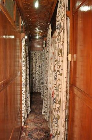 Peace of Mind Group of Houseboat - Photo2