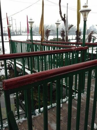 Peace of Mind Group of Houseboat - Photo5