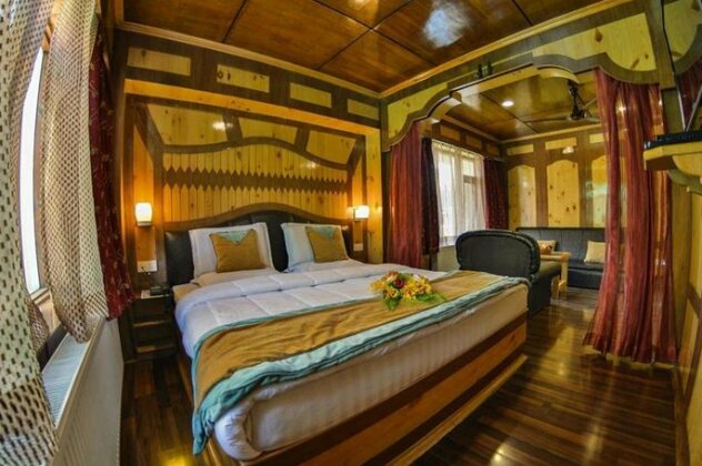 Royal Comfort Regency - Photo4