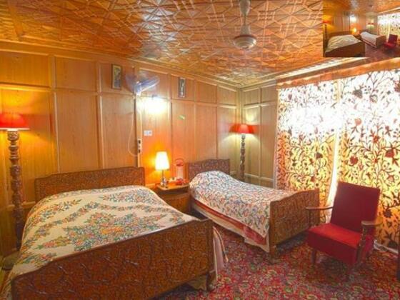 Shabnam Group of Houseboats - Photo4
