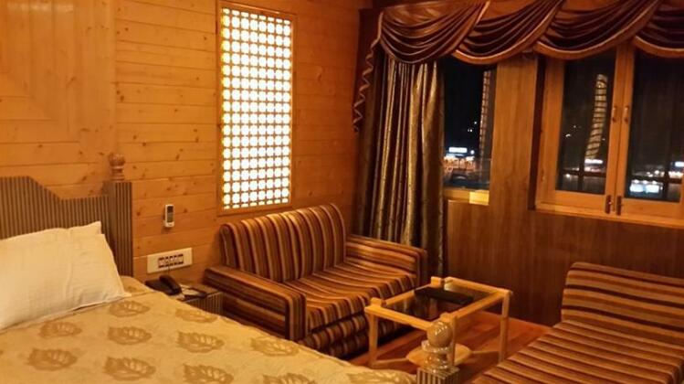 Shamyana Lodge and Restaurant - Photo4