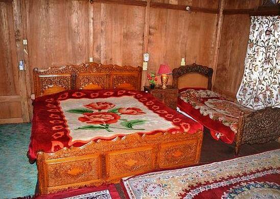 Shangloo Group of house boats - Photo5