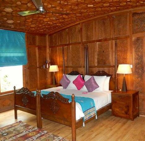 Sukoon Houseboat Dal Lake - Photo3