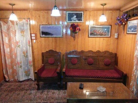 Tashkand Houseboat - Photo2