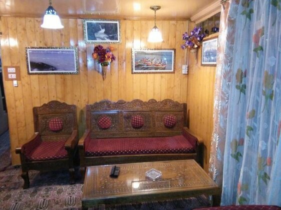 Tashkand Houseboat - Photo3