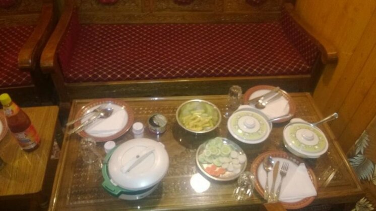 Tashkand Houseboat - Photo4