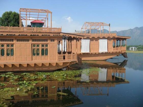 The Jewel In Crown Group Of Houseboats