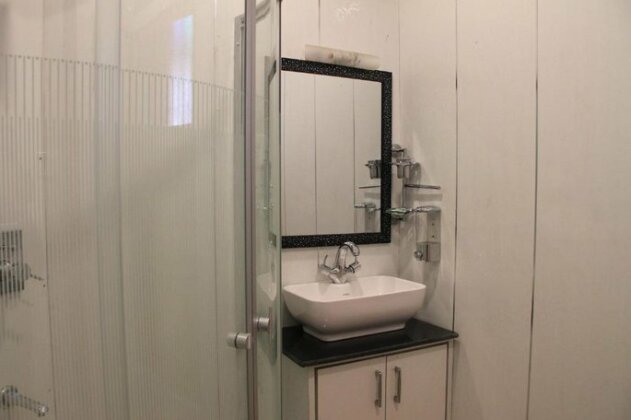 Umbrella House Boat - Photo3