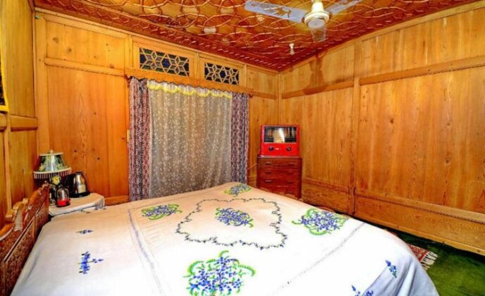 Umbrella House Boat - Photo4