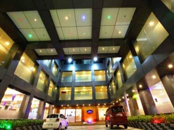 Holiday Hill Hotel And Suites - Photo2