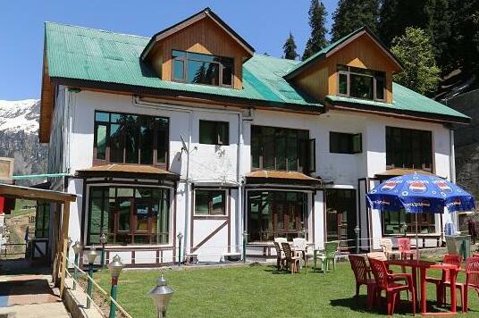 Hotel Glacier Heights - Photo4