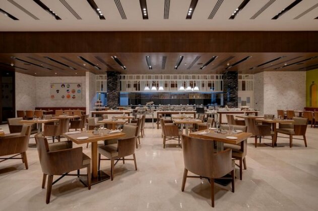 Courtyard by Marriott Surat - Photo2