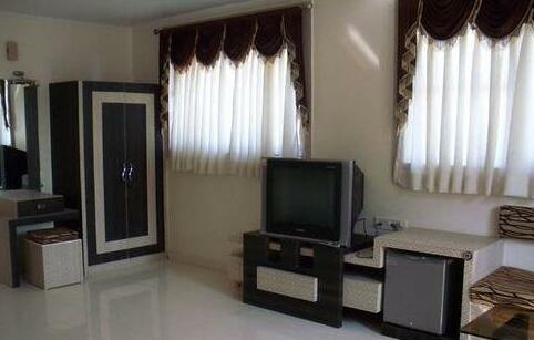 Embassy Hotel Surat - Photo4