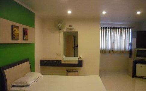 Embassy Hotel Surat - Photo5