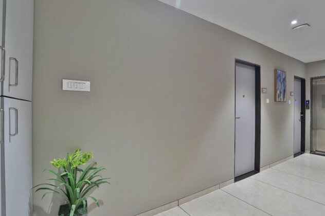Hotel Avalon Surat - Photo4