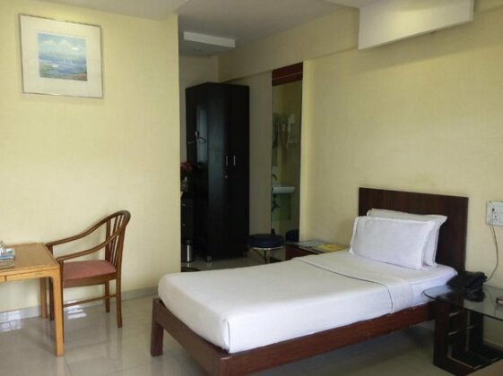 Hotel Excellency Surat - Photo5