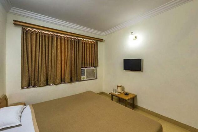 Hotel Galaxy Surat - Photo4