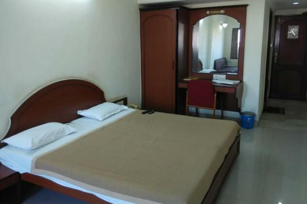 Hotel Galaxy Surat - Photo5