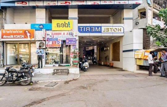 Hotel Merit Surat - Photo2