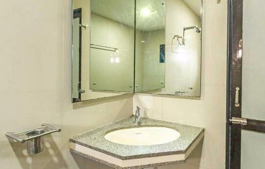 Hotel Merit Surat - Photo4