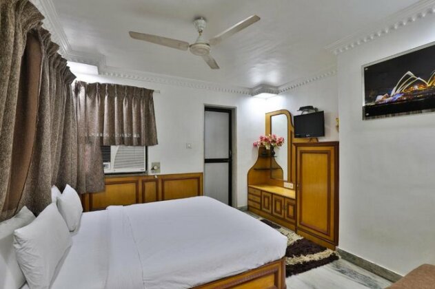 Hotel Midtown Surat - Photo2