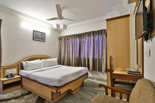 Hotel Midtown Surat - Photo5