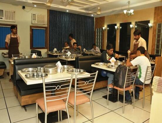 Hotel Raj Surat - Photo4