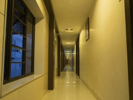 OYO Rooms Athwa Gate Surat - Photo2
