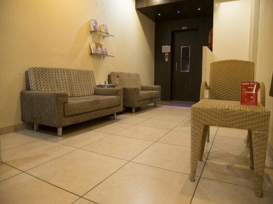 OYO Rooms Athwa Gate Surat - Photo3
