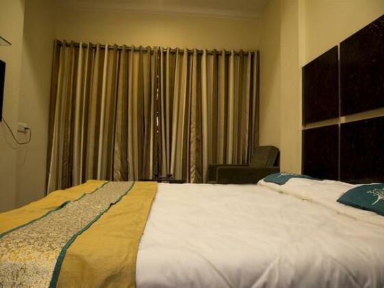OYO Rooms Athwa Gate Surat - Photo4