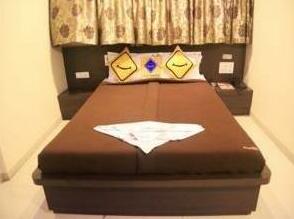 Vista Rooms at Lal Darwaja Station Road