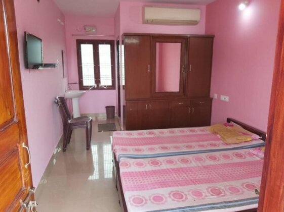 Sri UshaTeja lodge - Photo2