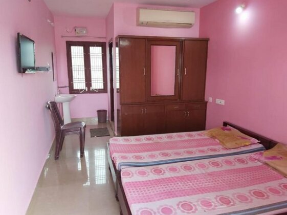 Sri UshaTeja lodge - Photo3