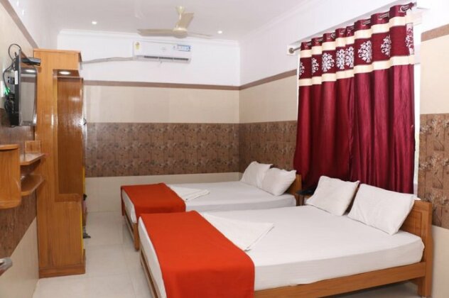 Saravanas Lodge - Photo3