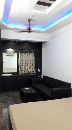 Srirangam Suit Rooms - Photo4