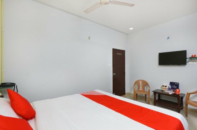 OYO 12765 Hotel Golden Rooms - Photo4