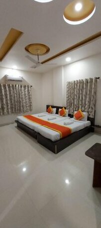 Hotel Radhika Inn - Photo2