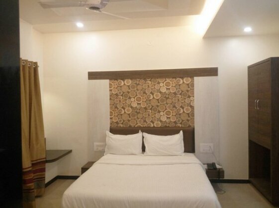 Hotel Pushpak Park - Photo4