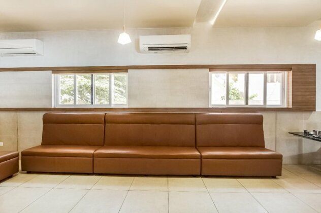 CAPITAL O71132 Hotel Velavan - Photo3