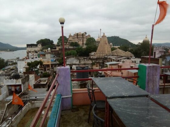 Ganesha bunk beds and hostel - Photo2