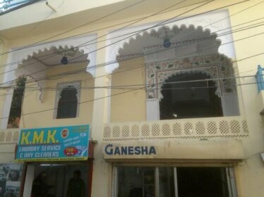 Ganesha bunk beds and hostel
