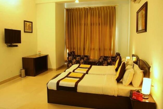 OYO Rooms Trident Road - Photo4