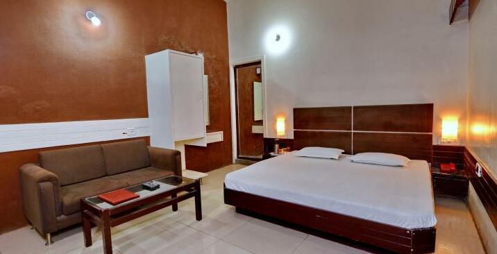 OYO 15401 Hotel Surana Palace - Photo4