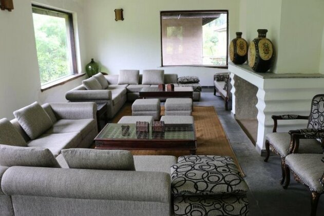 The Roaring Salvan County - Photo2