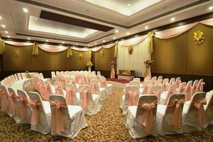 Hotel Express Residency - Photo2