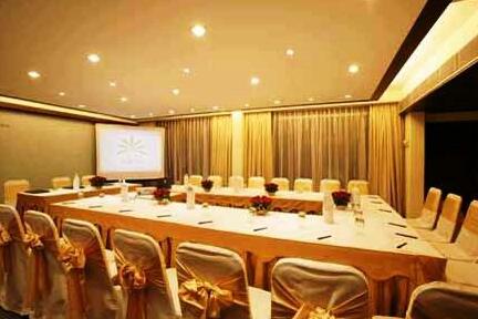 Hotel Express Residency - Photo3