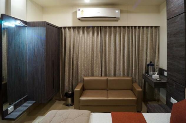 Hotel Midtown Vadodara - Photo2