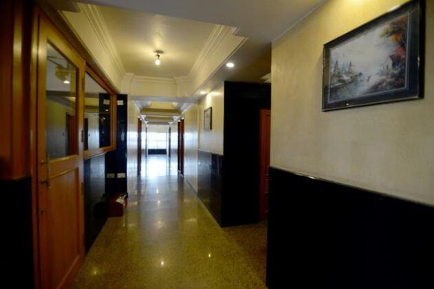 OYO Rooms Commerce Centre Sayajigunj - Photo4