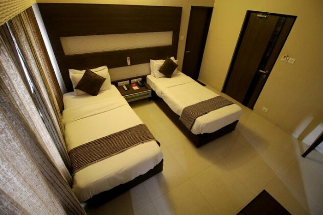 OYO Rooms RC Dutt Road - Photo5
