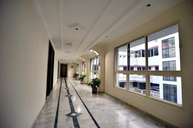 OYO Rooms Sayajigunj Pheonix Complex - Photo2